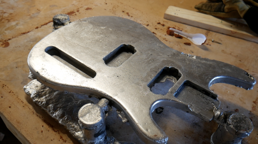 Cuerpo de la guitarra Burls Art hecha con latas